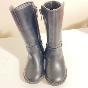 Black boots for toddlers. Size 4.